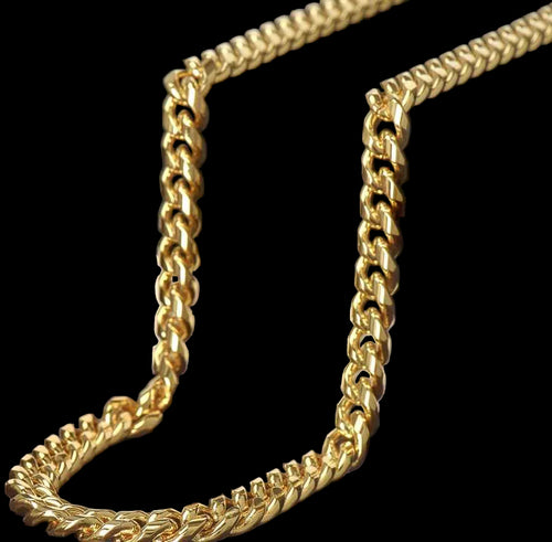 Dessing up the special one with this spectacular Cuban Link Chain